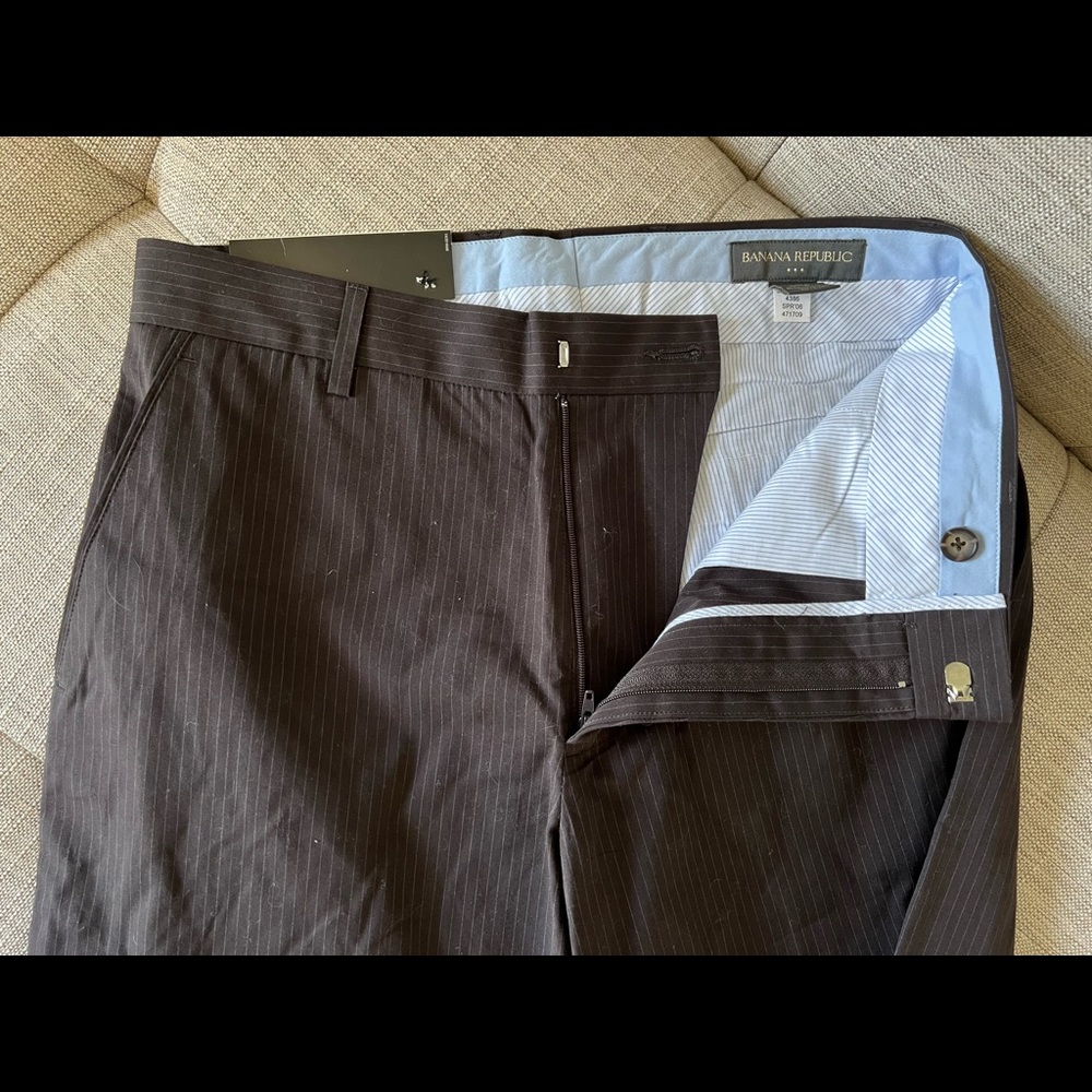 Banana Republic Light-Weight Flat-Front Chino 30x32